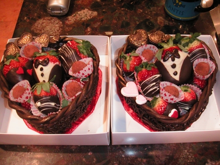 Mini Lace Basket w/ Tuxedo Strawberries